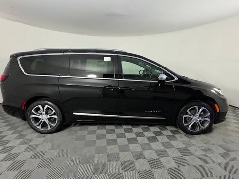 New 2026 Chrysler Pacifica Pinnacle w/ Trailer Tow Group image 4