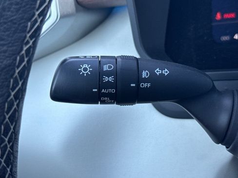 Used 2023 Toyota Sequoia Capstone AWD/4WD image 38