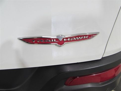 Used 2018 Jeep Cherokee Trailhawk image 70