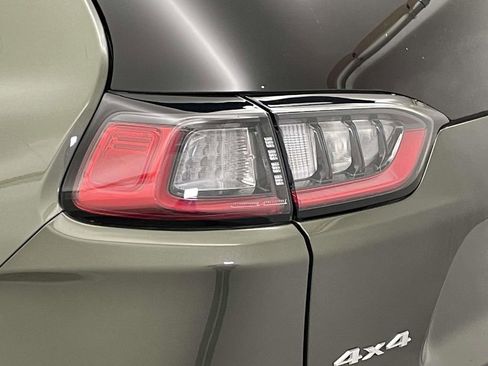 Used 2021 Jeep Cherokee Latitude Lux image 16