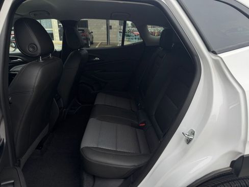 Used 2025 Chevrolet Trax LT image 24