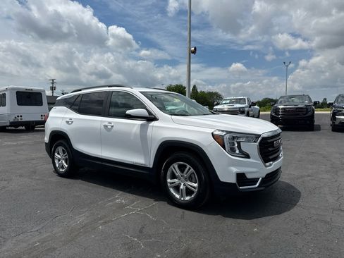 Certified 2024 GMC Terrain SLE w/ Driver Convenience Package FWD image 7