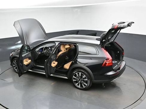 New 2026 Volvo V60 B5 Cross Country Ultra w/ Climate Package AWD/4WD image 52
