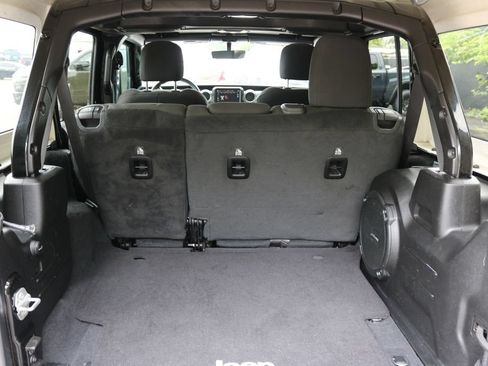 Used 2019 Jeep Wrangler Unlimited Sahara AWD/4WD image 16