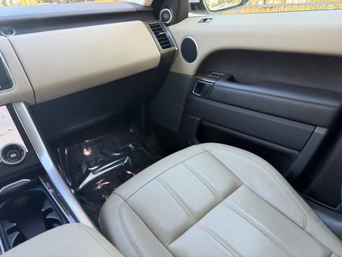 Used 2018 Land Rover Range Rover Sport SE image 13