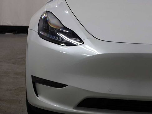 Used 2020 Tesla Model Y Long Range image 15