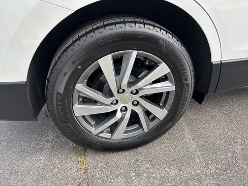 Used 2024 Chevrolet Equinox Premier image 8