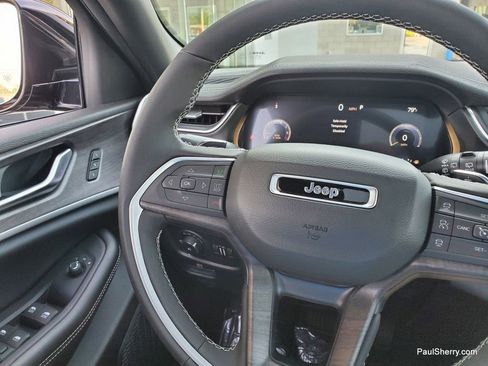 New 2025 Jeep Grand Cherokee Limited w/ Luxury Tech Group II image 28