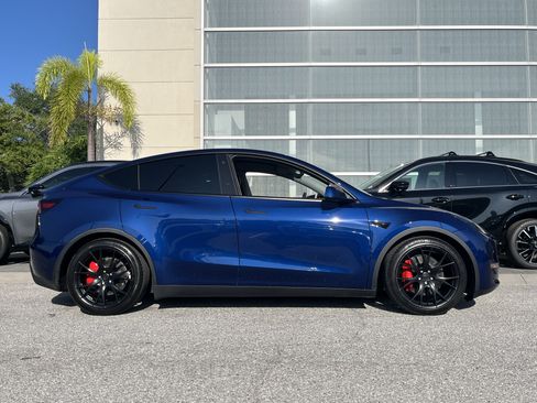 Used 2022 Tesla Model Y Performance AWD/4WD image 10