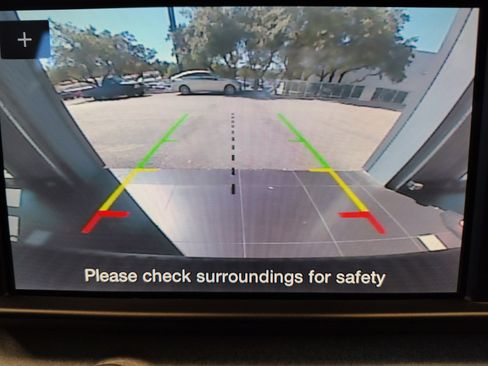 Used 2022 Ford Maverick XLT image 3