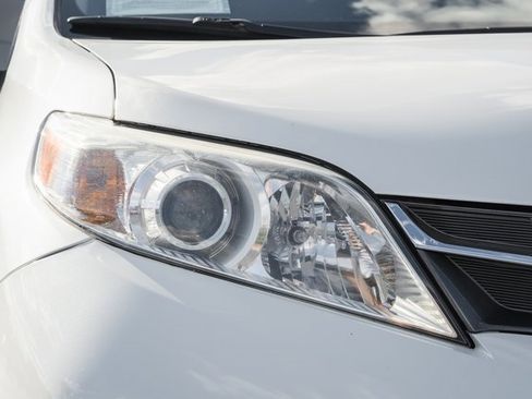 Used 2020 Toyota Sienna XLE image 12