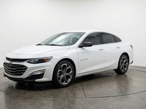 Used 2024 Chevrolet Malibu LT image 3