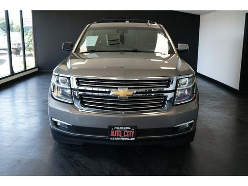 Used 2019 Chevrolet Suburban Premier w/ Premier Plus Edition AWD/4WD image 2