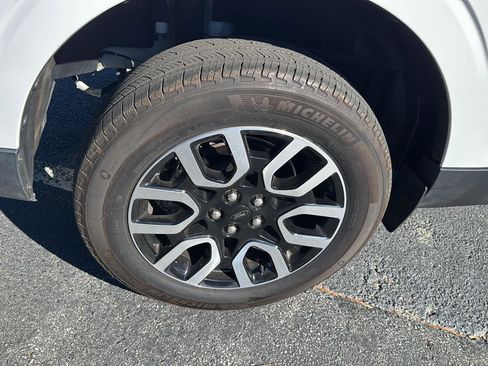 Used 2023 Ford Maverick Lariat w/ Equipment Group 500A Standard image 29