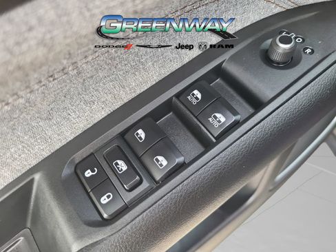 Used 2023 Jeep Compass Latitude image 16