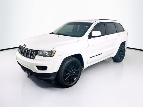 Used 2021 Jeep Grand Cherokee Laredo X AWD/4WD image 3