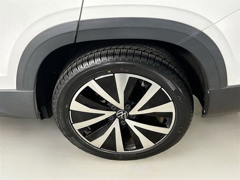 Used 2022 Volkswagen Taos SE w/ IQ.Drive SE Package image 24