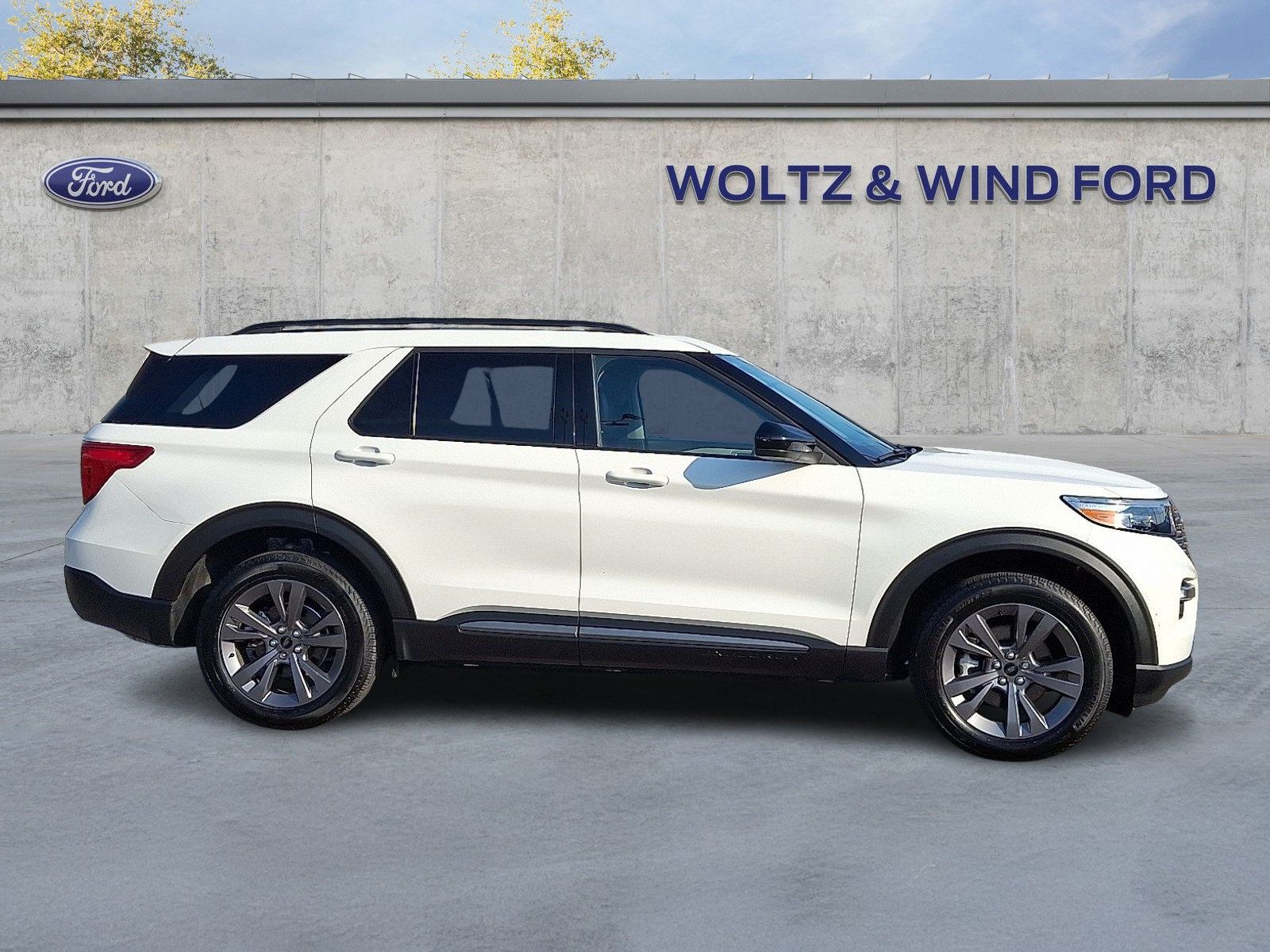 Used 2024 Ford Explorer XLT w/ Equipment Group 202A AWD/4WD image 7