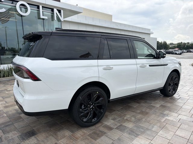 New 2027 Lincoln Navigator Black Label AWD/4WD image 2