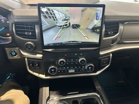 Used 2022 Ford Expedition XLT w/ Equipment Group 202A image 8