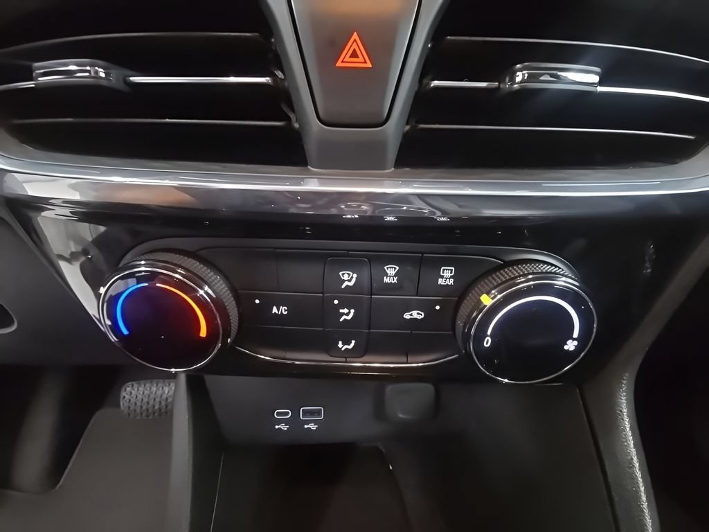 Used 2024 Buick Encore GX Sport Touring FWD image 32