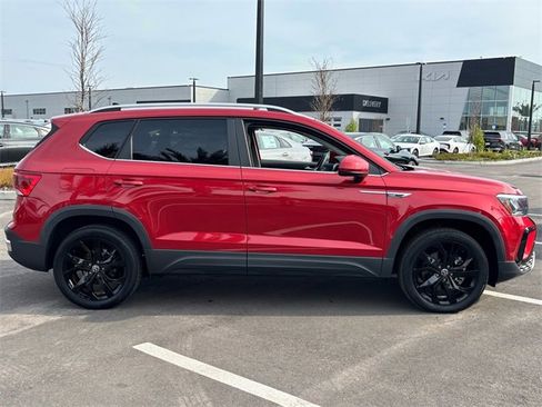 Used 2022 Volkswagen Taos SE image 16