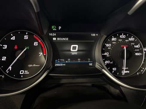 Used 2023 Alfa Romeo Giulia Veloce RWD image 17