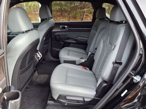 Used 2025 Kia Sorento SX Prestige w/ Sage Leather Package image 11
