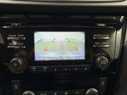 Used 2015 Nissan Rogue SV image 22