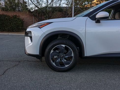 Used 2025 Nissan Rogue SV image 11