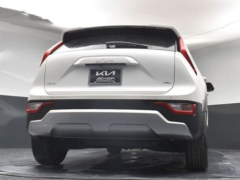 Used 2025 Kia Niro EX FWD image 35