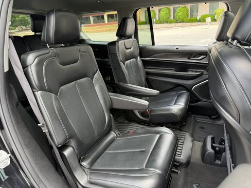 Used 2021 Jeep Grand Cherokee L Limited w/ Luxury Tech Group II AWD/4WD image 28