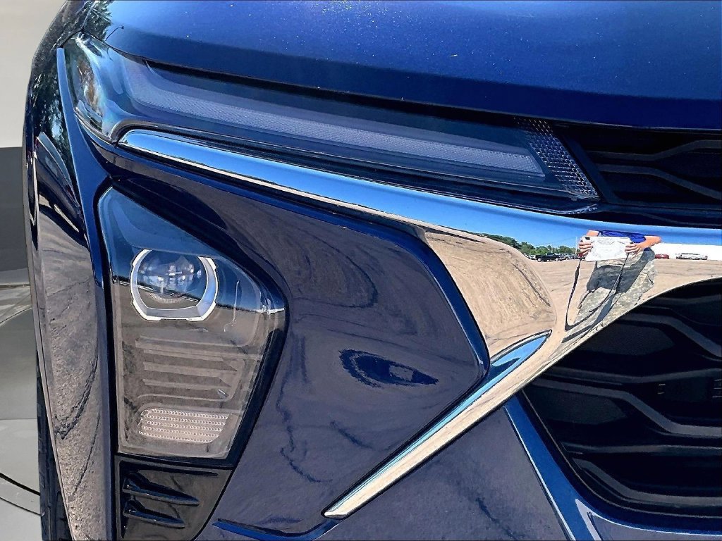 Used 2024 Chevrolet Trax LT w/ Driver Confidence Package FWD image 34