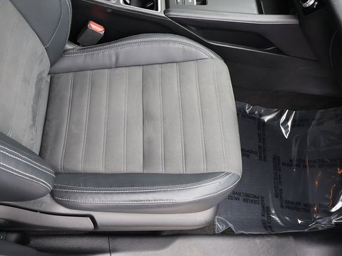 Used 2023 Mitsubishi Outlander SE image 32