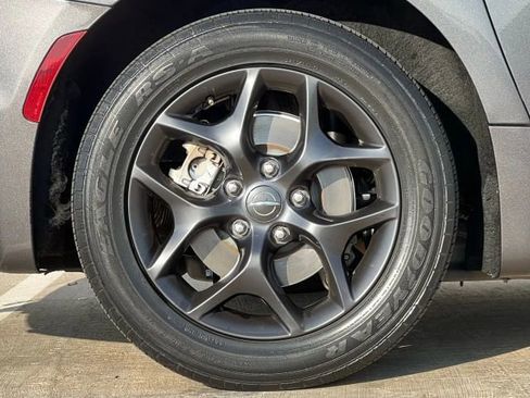 Used 2018 Chrysler Pacifica Touring Plus w/ S Appearance Package image 57