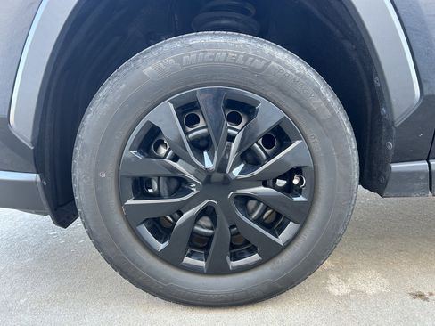 Used 2022 Toyota RAV4 LE w/ Carpet Mat Package (TMS) AWD/4WD image 11