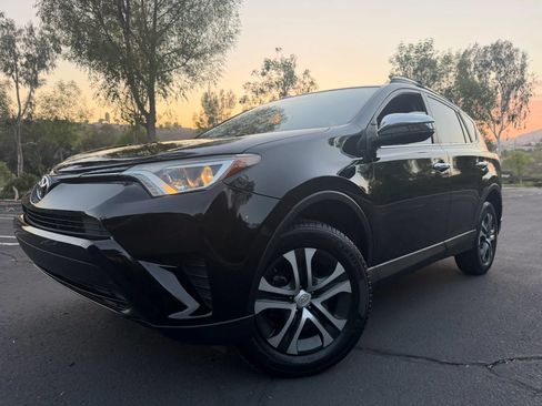 Used 2016 Toyota RAV4 LE FWD image 1