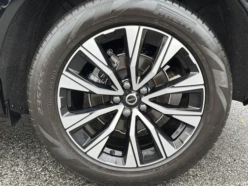 Certified 2024 Volvo XC60 B5 Plus w/ Protection Package Premier AWD/4WD image 11