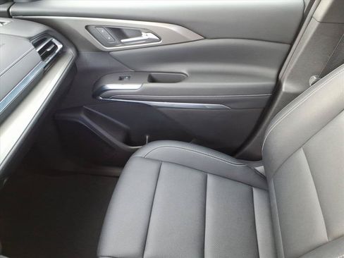 Used 2025 Chevrolet Traverse LT AWD/4WD image 35