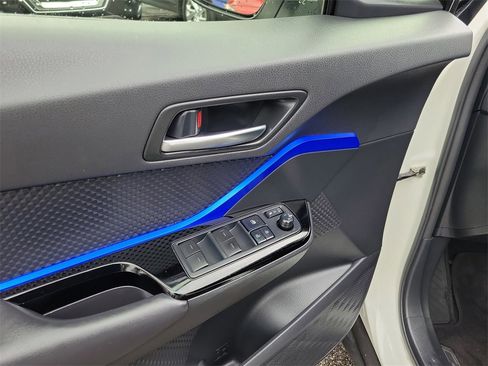 Used 2020 Toyota C-HR LE image 21