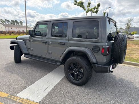 Used 2022 Jeep Wrangler Unlimited Sahara AWD/4WD image 5