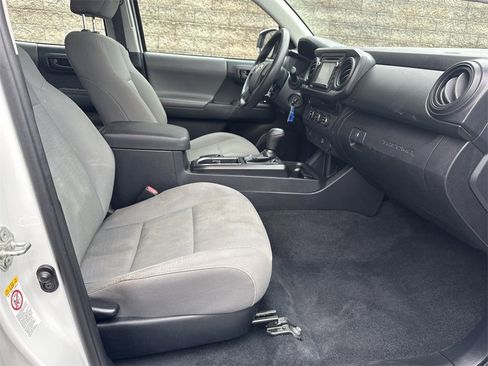 Used 2017 Toyota Tacoma SR image 13