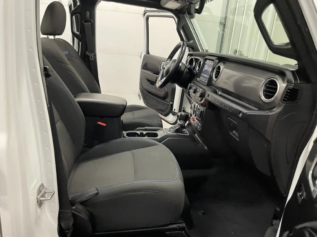 Used 2022 Jeep Wrangler Unlimited Rubicon 4xe AWD/4WD image 45
