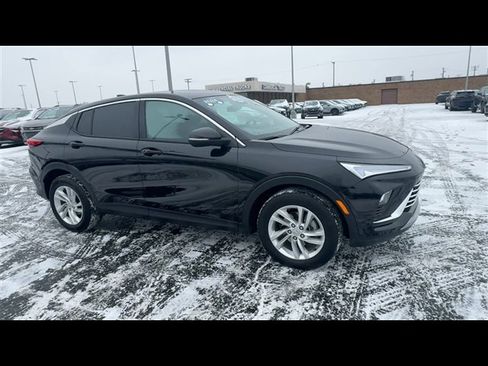 Used 2024 Buick Envista Preferred w/ Convenience I Package image 2