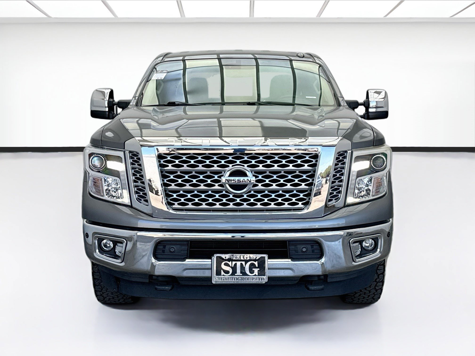 Used 2016 Nissan Titan SL AWD/4WD image 2