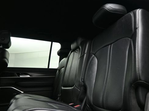 Used 2024 Jeep Wagoneer Series II w/ Flexible Seating Group RWD image 13