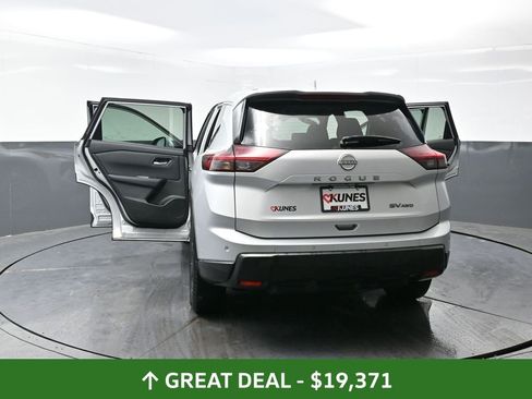 Used 2024 Nissan Rogue SV image 60
