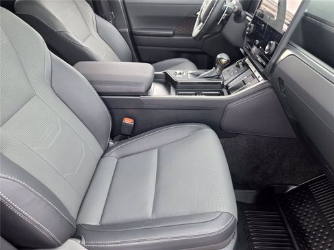 Used 2025 Lexus GX 550 w/ Accessory Package (2T) AWD/4WD image 13