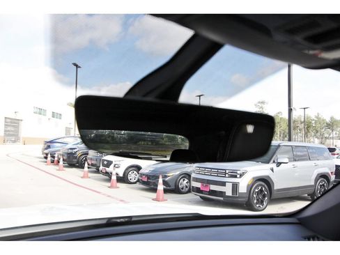 Used 2021 Volkswagen Atlas Cross Sport SE FWD image 22