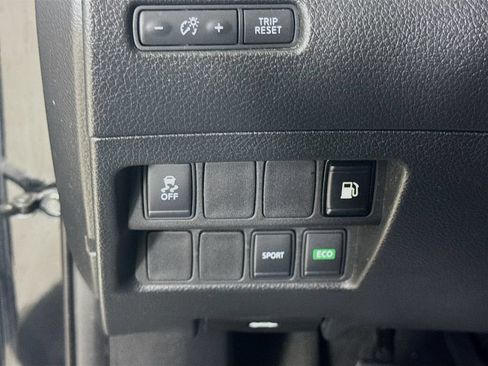Used 2018 Nissan Rogue S FWD image 12